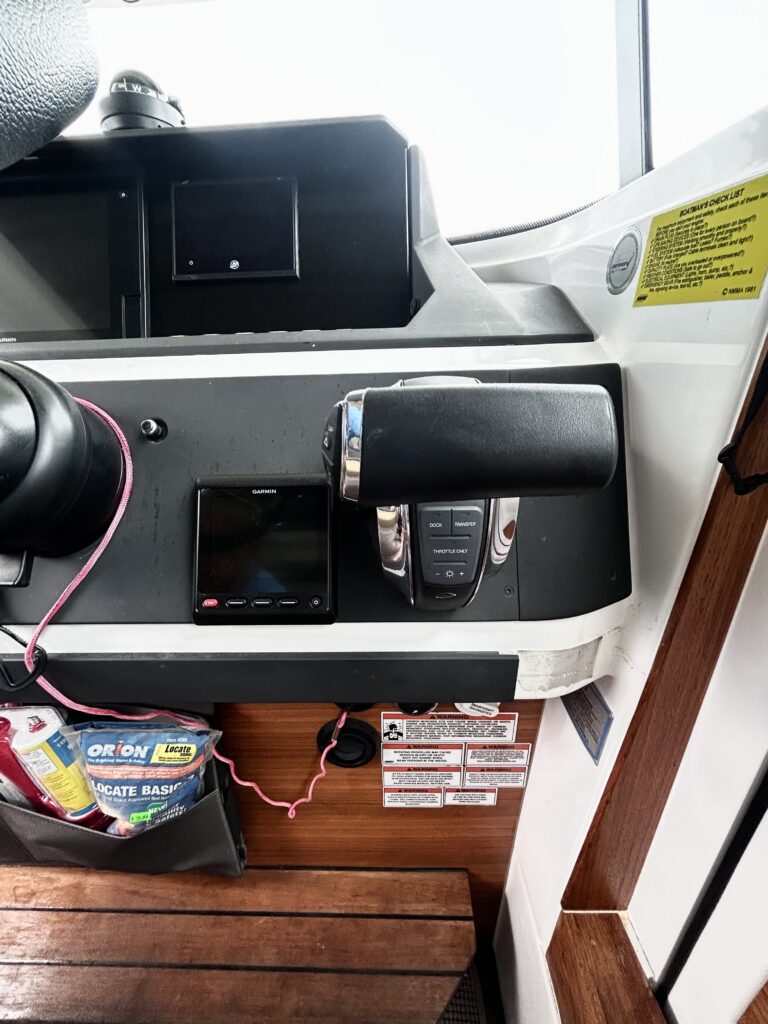 Axopar throttle boat